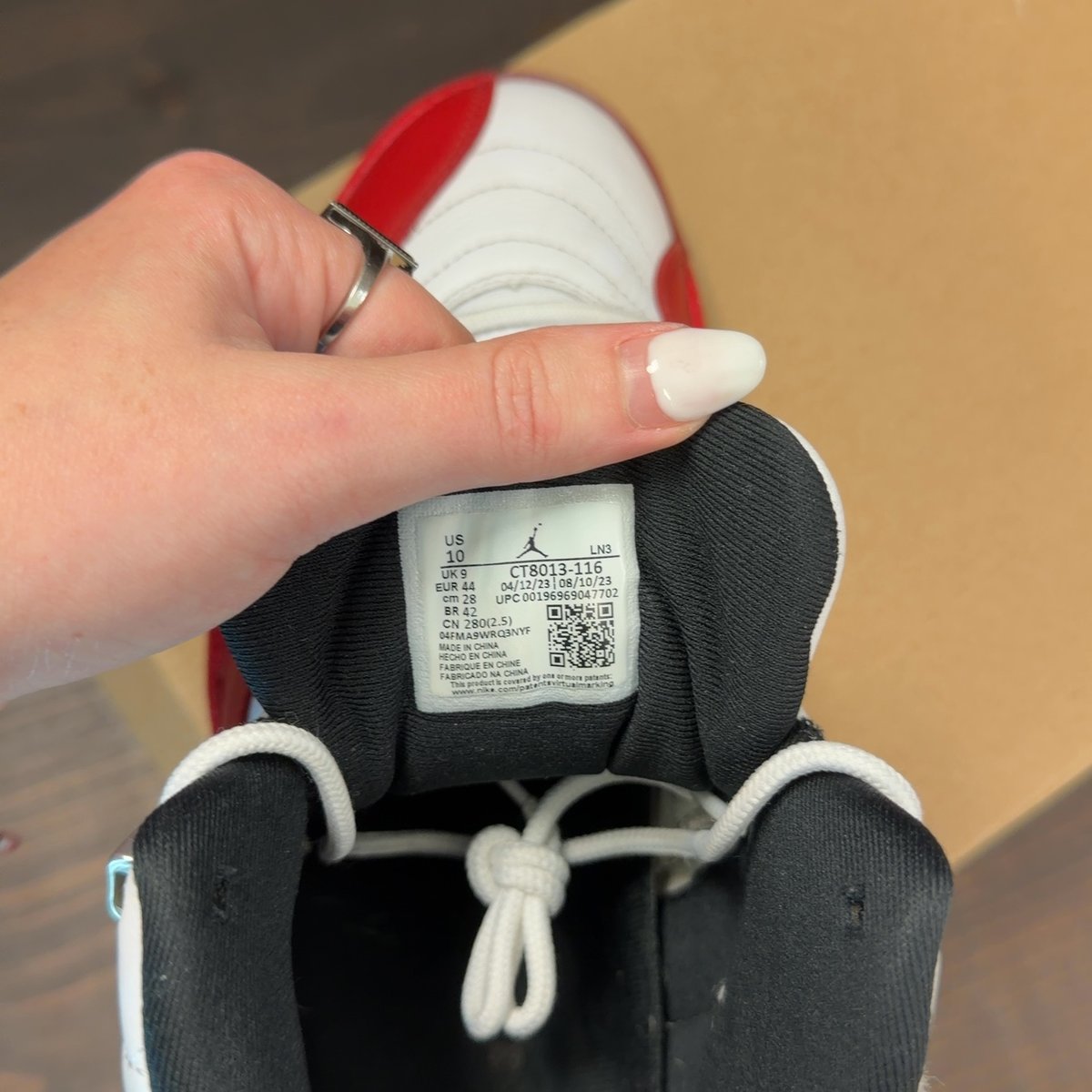 Jordan 11 Retro Cherry (2022) Size 10 (Pre-Owned) - aux