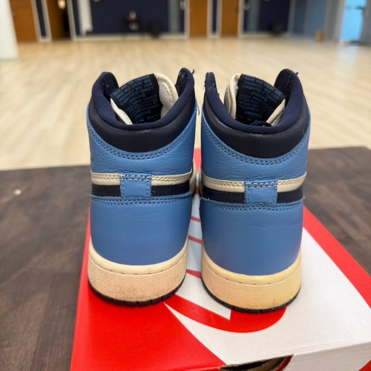 Jordan 1 Retro High Obsidian (GS) Size 4Y (Pre-Owned) - Image 5
