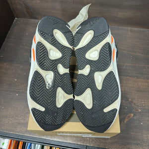 adidas Yeezy Boost 700 Wave Runner Size 9 (Pre-Owned) - box