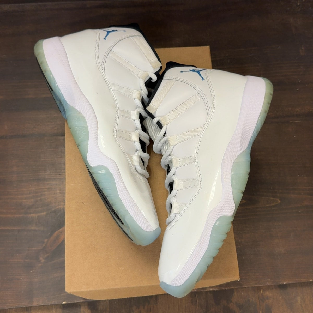 Jordan 11 Retro Legend Blue (2024) Size 11 (Pre-Owned) - Image 2
