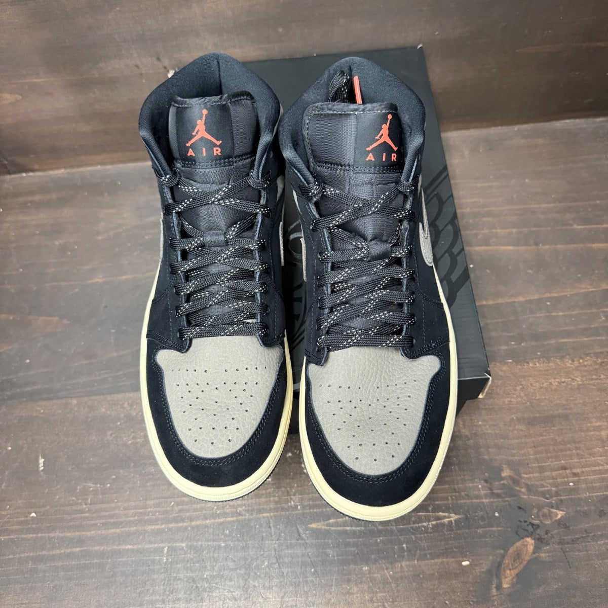 Jordan 1 Mid SE Olive Grey Size 9.5 (Pre-Owned) - back