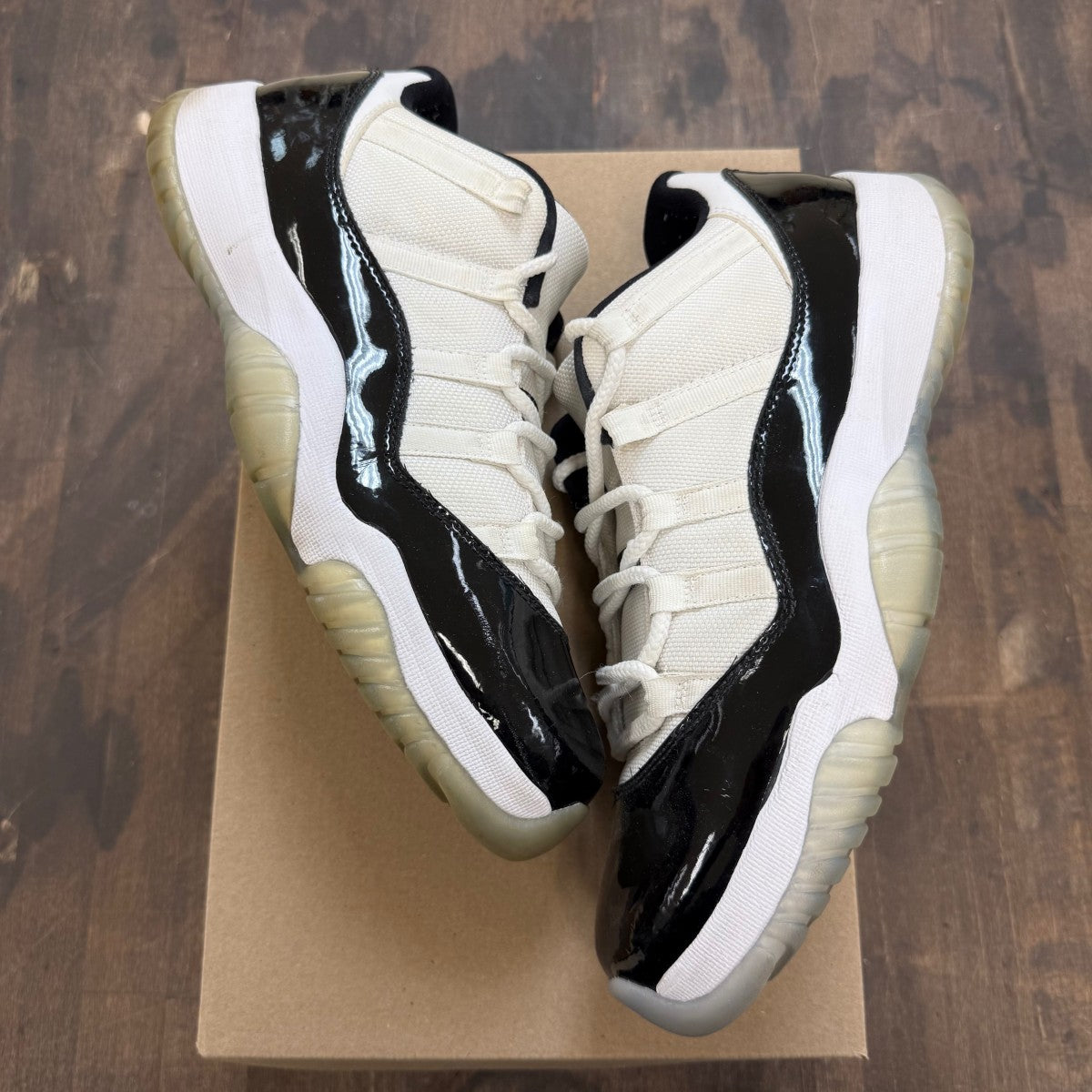 Jordan 11 Retro Low Concord Size 9.5 (Pre-Owned) - Image 1