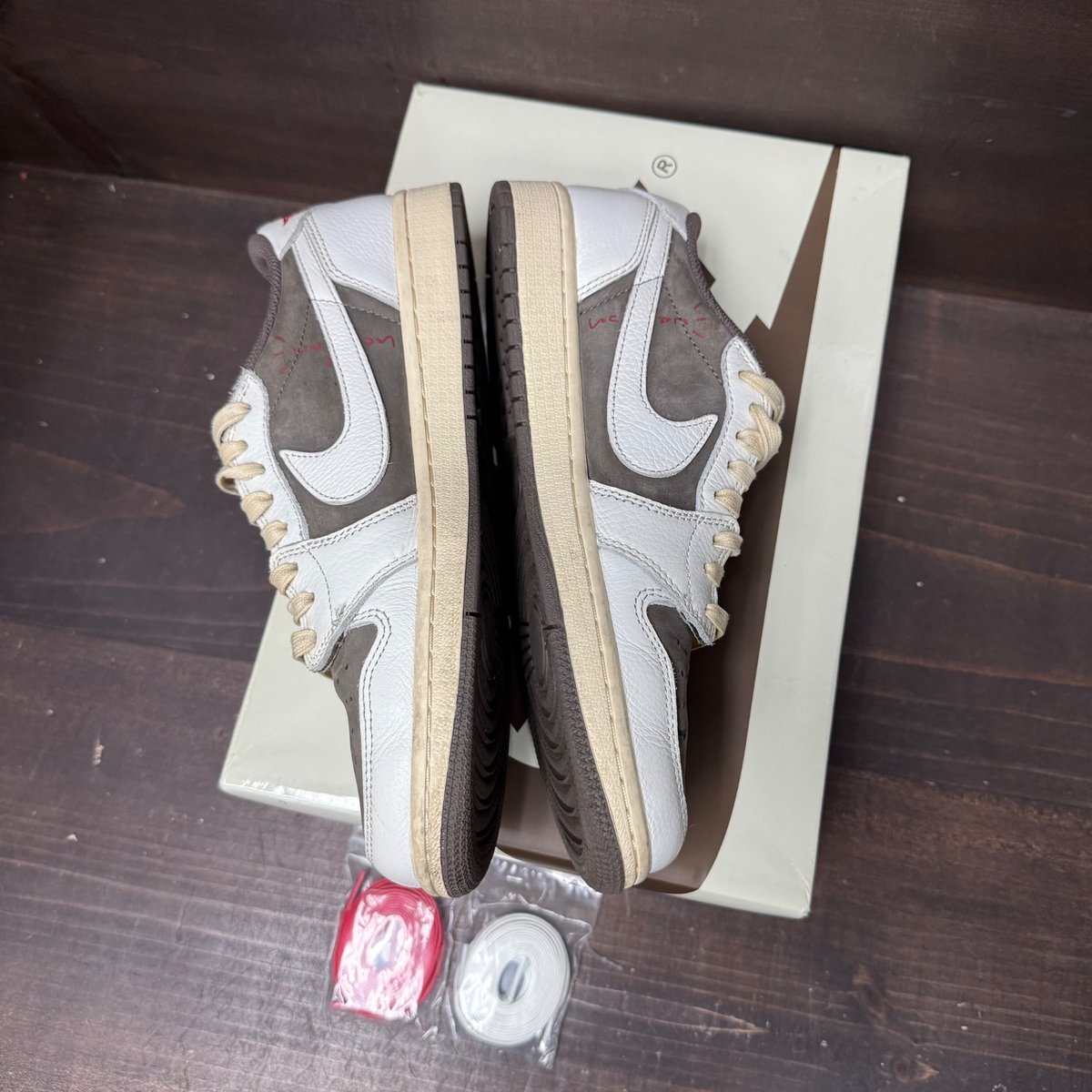 Jordan 1 Retro Low OG SP Travis Scott Reverse Mocha Size 9 (Pre-Owned) - side