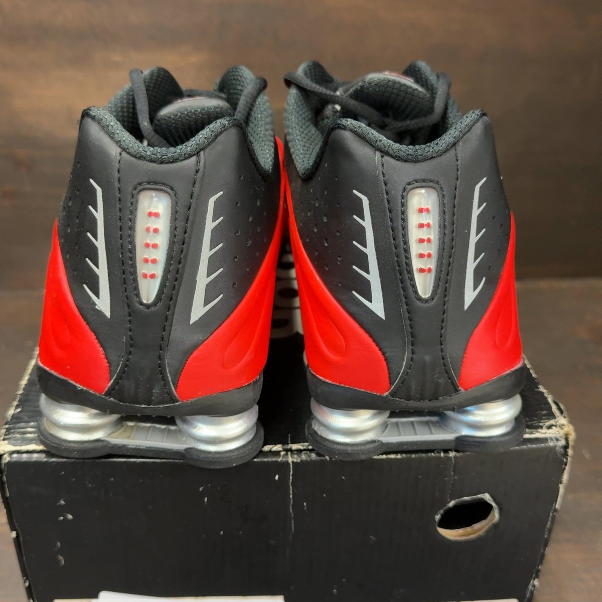 Nike Shox R4 University Red Black Metallic Silver Size 12 (Pre-Owned) - aux