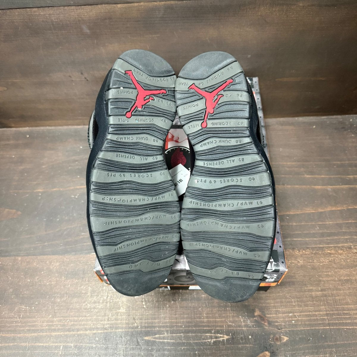 Jordan 10 Retro Shadow (2025) Size 9 (Pre-Owned) - box