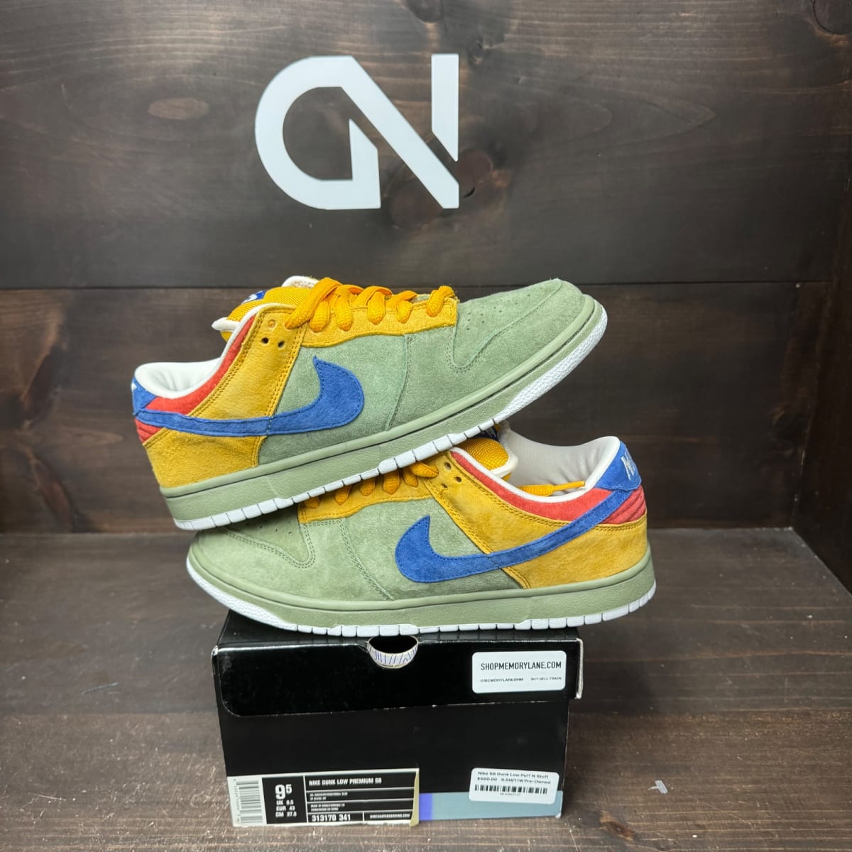 Nike SB Dunk Low Puff N Stuff Size 9.5 (Pre-Owned) - front