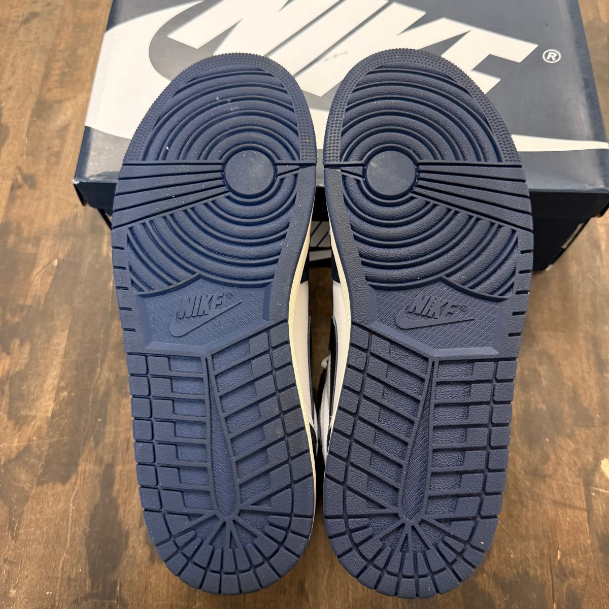 Jordan 1 Retro High OG Midnight Navy - Image 5