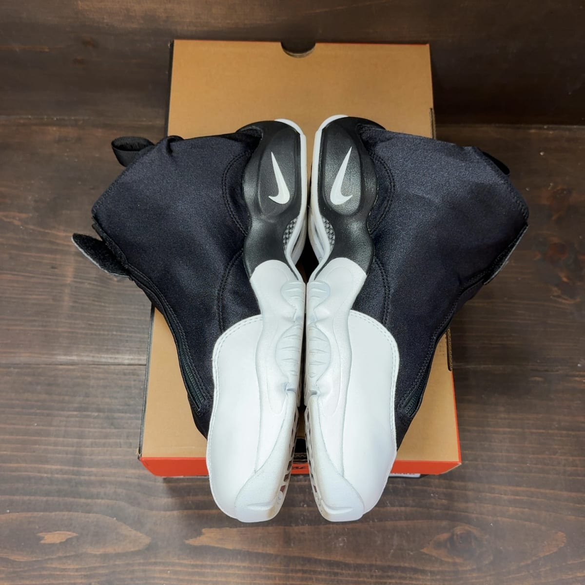 Nike Air Zoom Flight The Glove Black White OG (2026) Size 10 (Pre-Owned) - aux