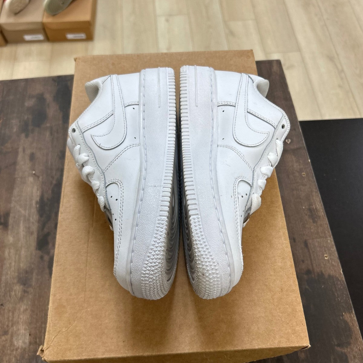 Nike Air Force 1 Low LE Triple White (GS) Size 3.5Y (Pre-Owned) - Image 3