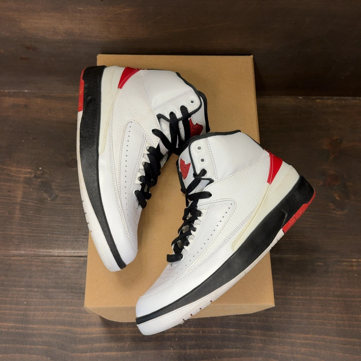 Jordan 2 Retro OG Chicago (2022) (Women's) Size 7W (Pre-Owned) - Image 2