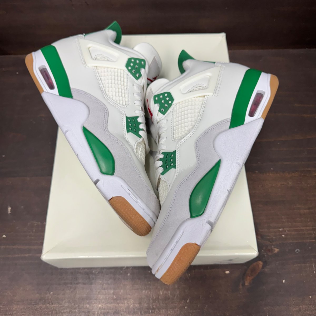 Jordan 4 Retro SB Pine Green Size 9.5 (Pre-Owned) - back