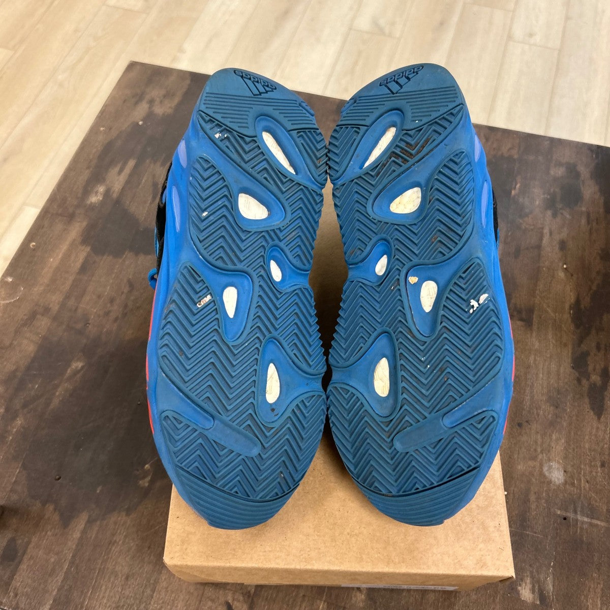 adidas Yeezy Boost 700 Hi-Res Blue Size 11 (Pre-Owned) - Image 5