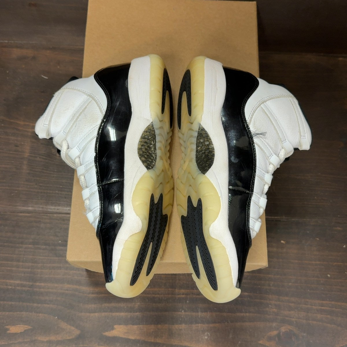 Jordan 11 Retro DMP Gratitude (2023) (GS) Size 6Y (Pre-Owned) - Image 4