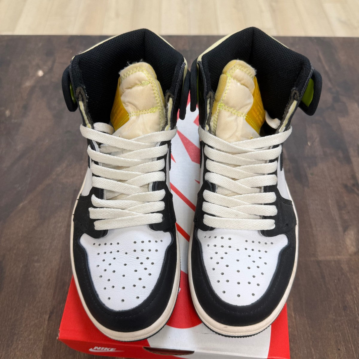 Jordan 1 Retro High White Black Volt University Gold (GS) Size 4.5Y (Pre-Owned) - Image 2