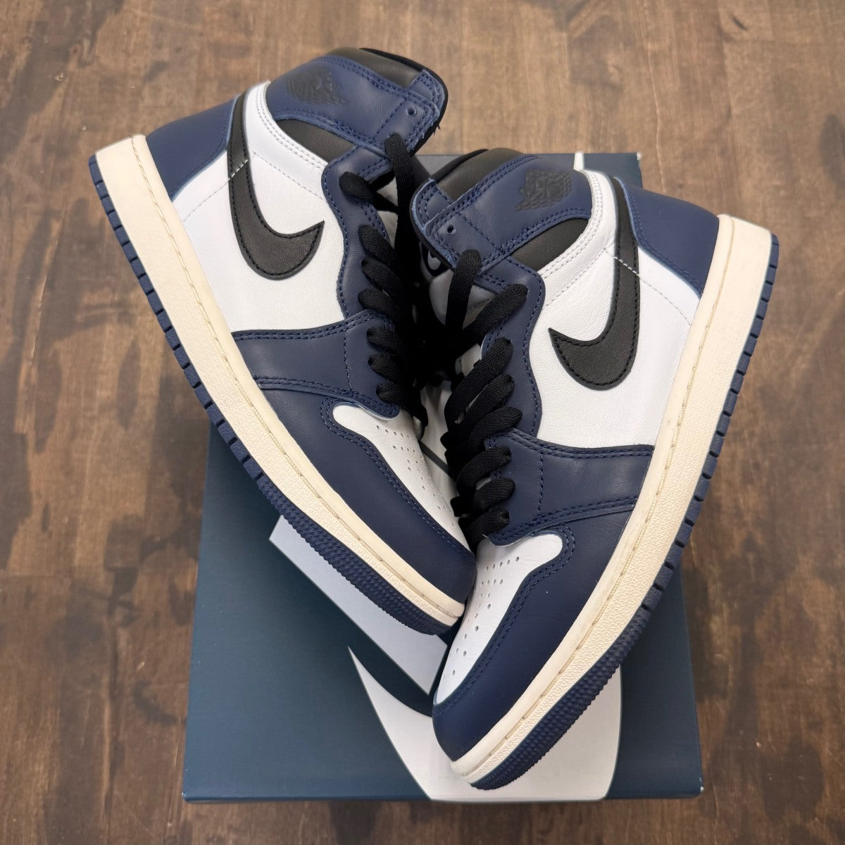 Jordan 1 Retro High OG Midnight Navy - Image 1