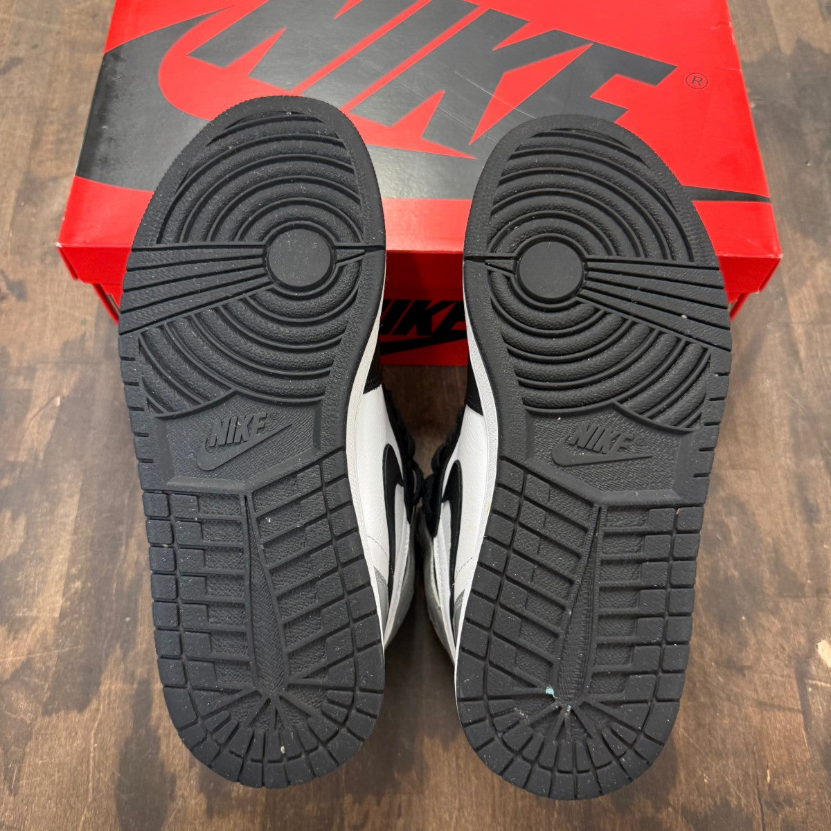 Jordan 1 Retro High Silver Toe (Women's) - Image 6