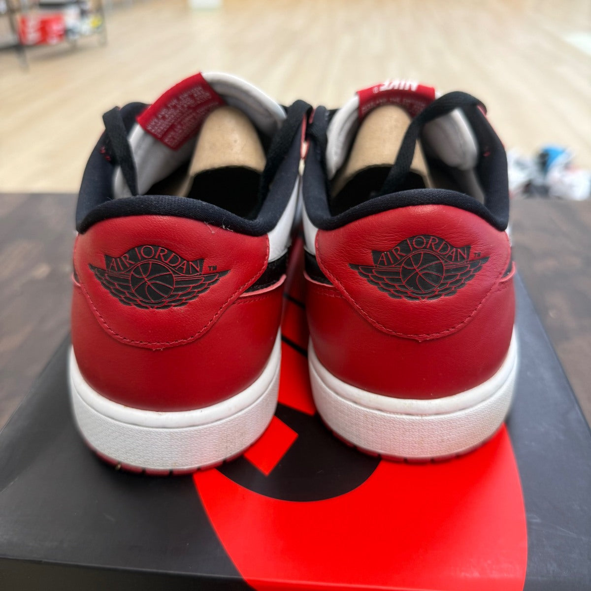 Jordan 1 Retro Low OG Chicago (2025) Size 12 (Pre-Owned) - aux