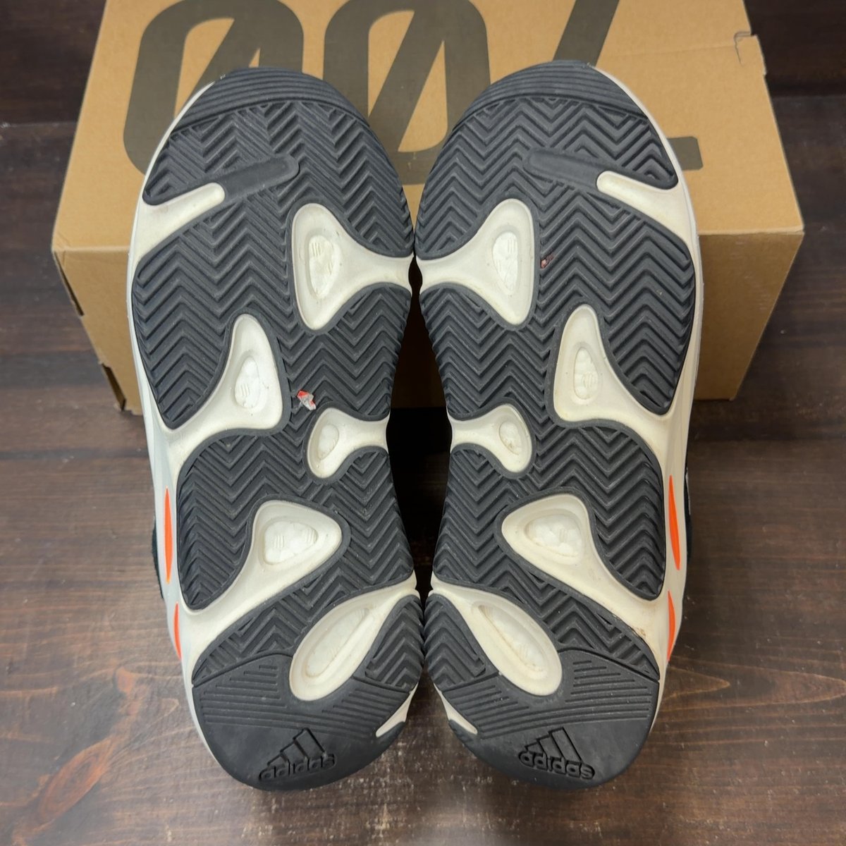 adidas Yeezy Boost 700 Wave Runner Size 11 (Pre-Owned) - aux