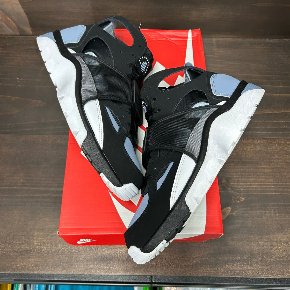 Nike Air Trainer Huarache Cool Blue Black Size 13 (Pre-Owned) - Image 2