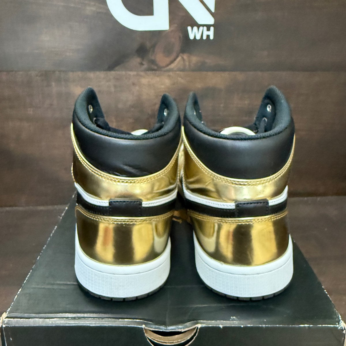 Jordan 1 Mid Metallic Gold Black White - Image 5