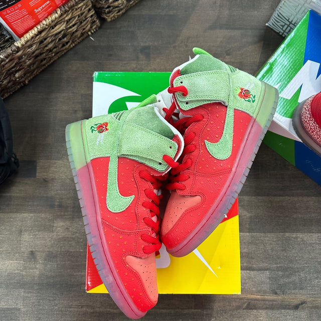 Nike SB Dunk High Strawberry Cough (Regular Box) - Image 1
