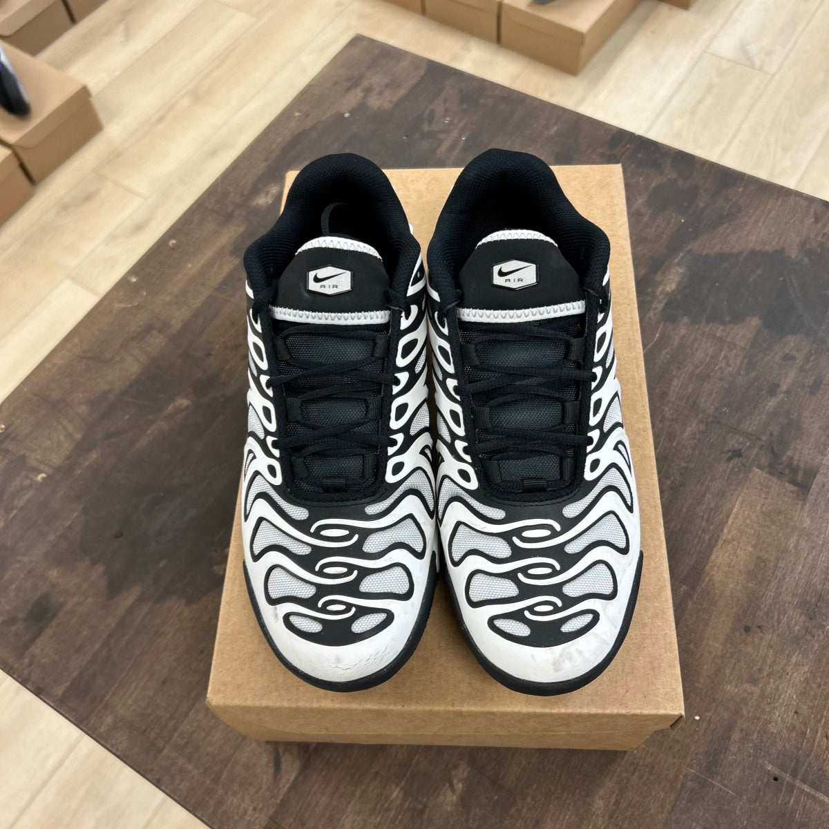 Nike Air Max Plus Drift White Black Metallic Silver Size 6 (Pre-Owned) - Image 2