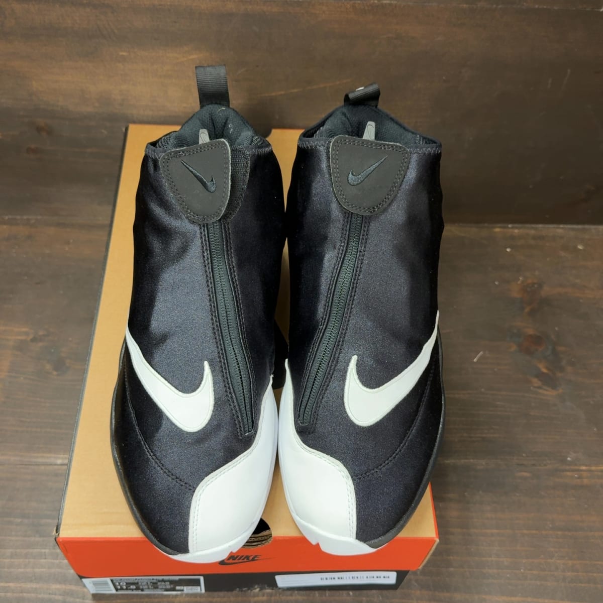 Nike Air Zoom Flight The Glove Black White OG (2026) Size 10 (Pre-Owned) - tag