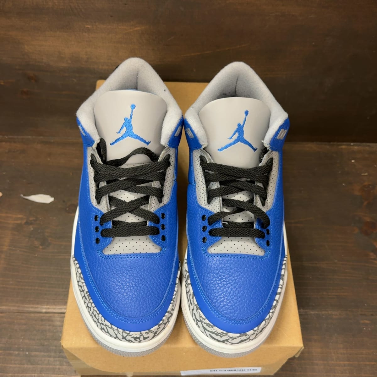 Jordan 3 Retro Varsity Royal Cement Size 8.5 (Pre-Owned) - tag