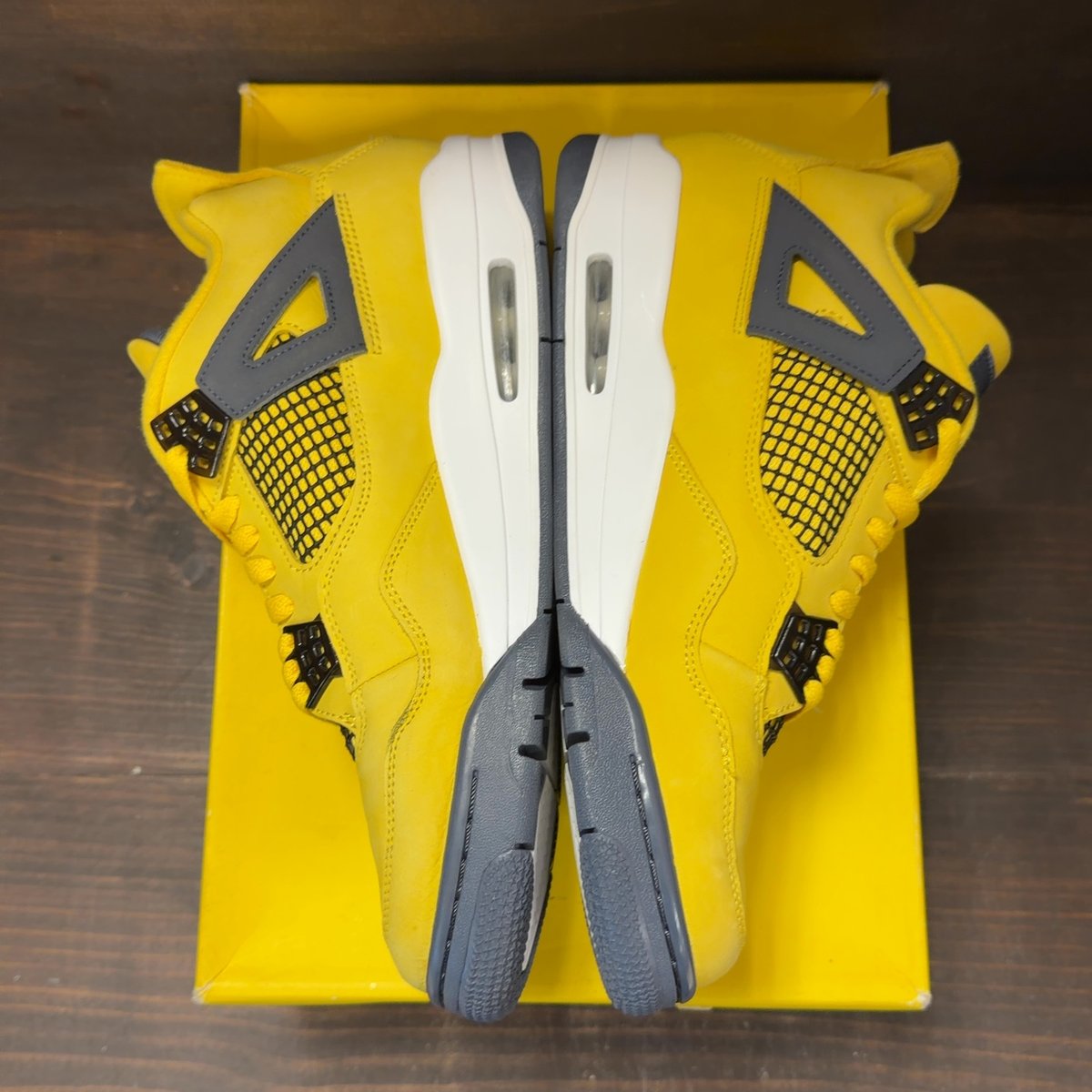 Jordan 4 Retro Lightning (2021) Size 11 (Pre-Owned) - aux