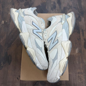 New Balance 9060 Moonbeam Sea Salt Size 11 (Pre-Owned) - Image 1