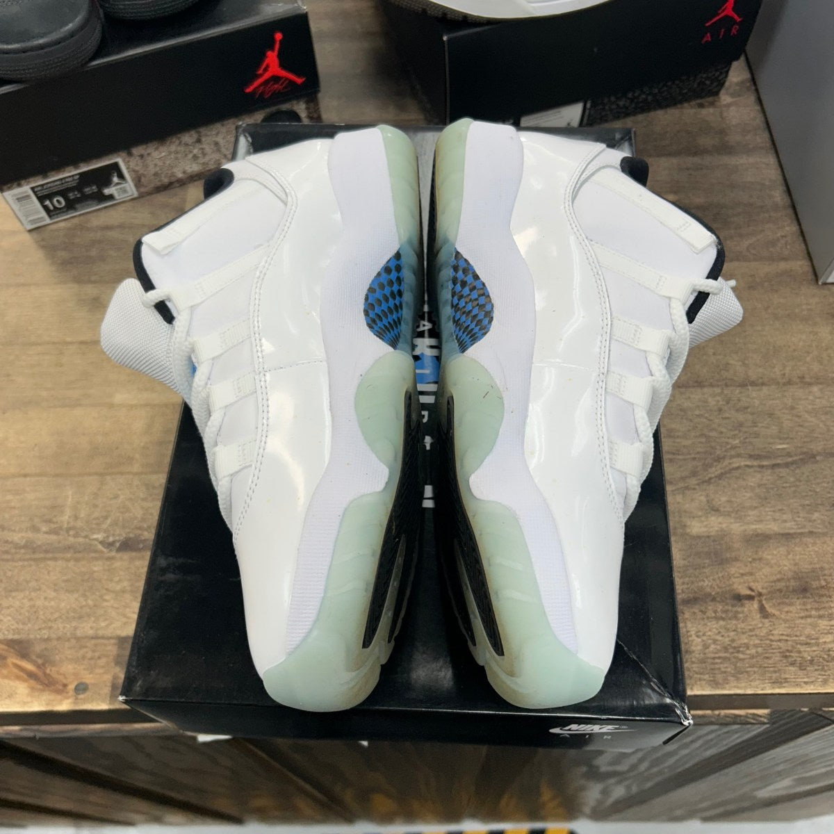 Jordan 11 Retro Low Legend Blue - Image 3