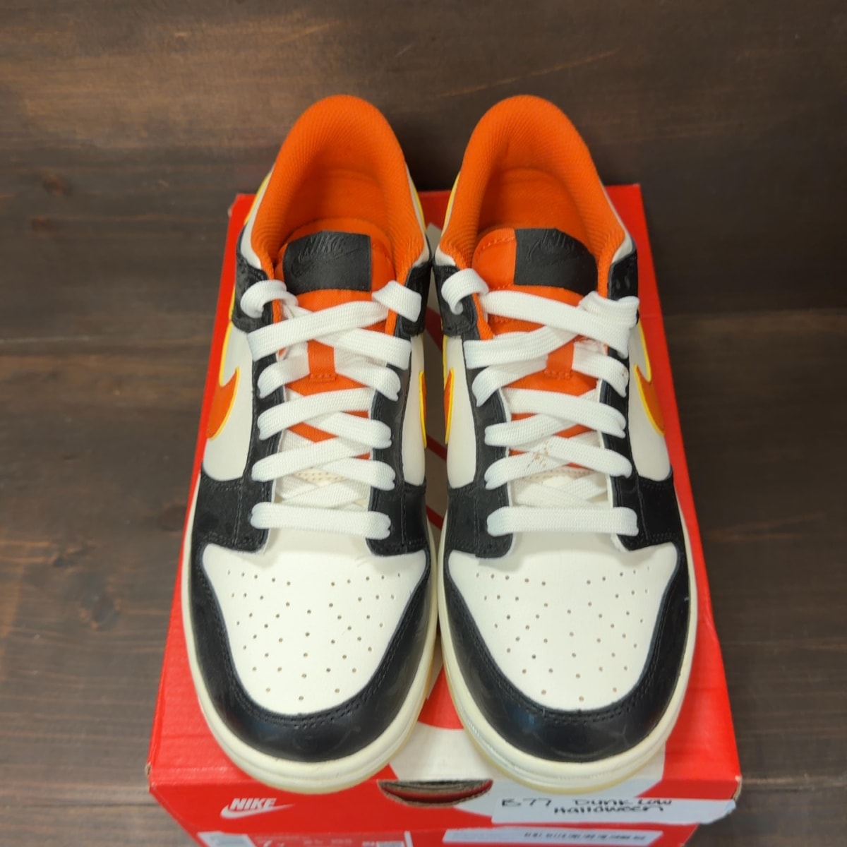 Nike Dunk Low PRM Halloween (2021) (GS) - Image 3