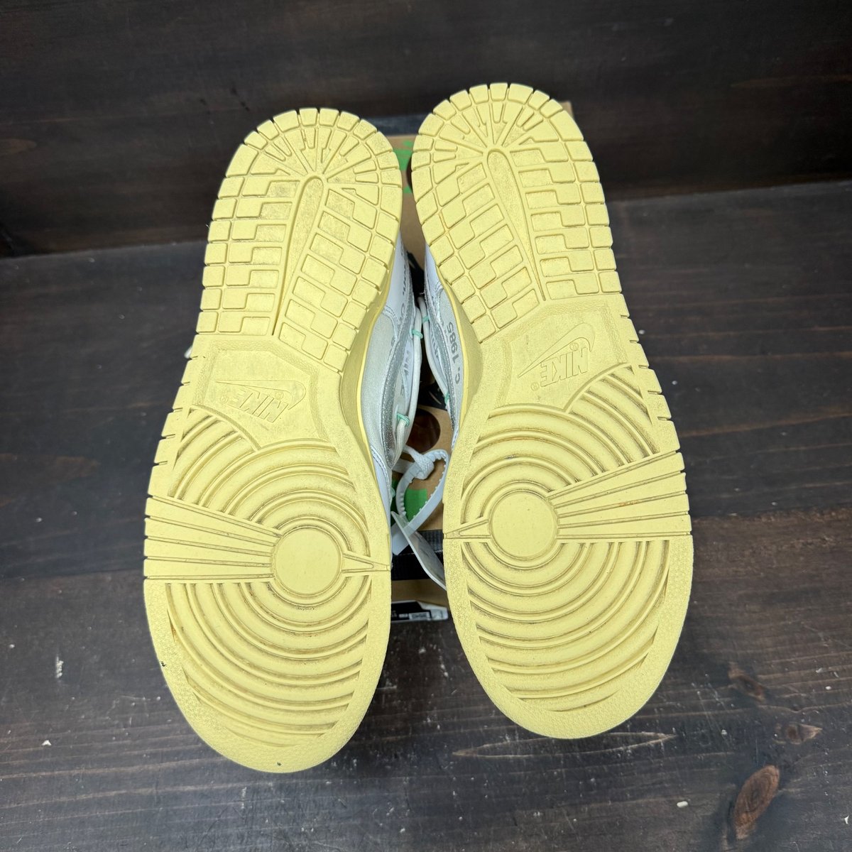 Nike Dunk Low Off-White Lot 1 Size 9 (Pre-Owned) - box