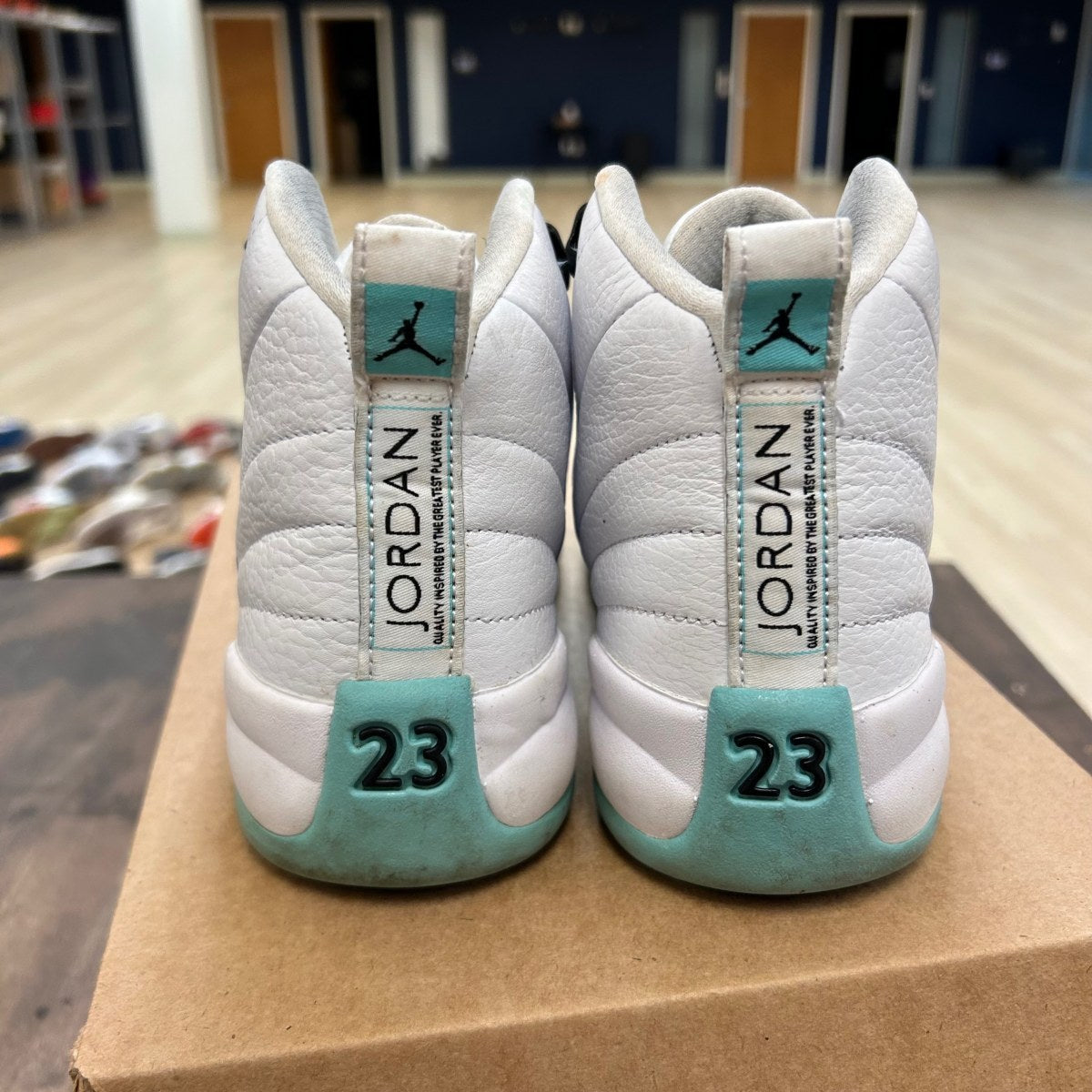 Jordan 12 Retro Light Aqua (GS) Size 6Y (Pre-Owned) - Image 4