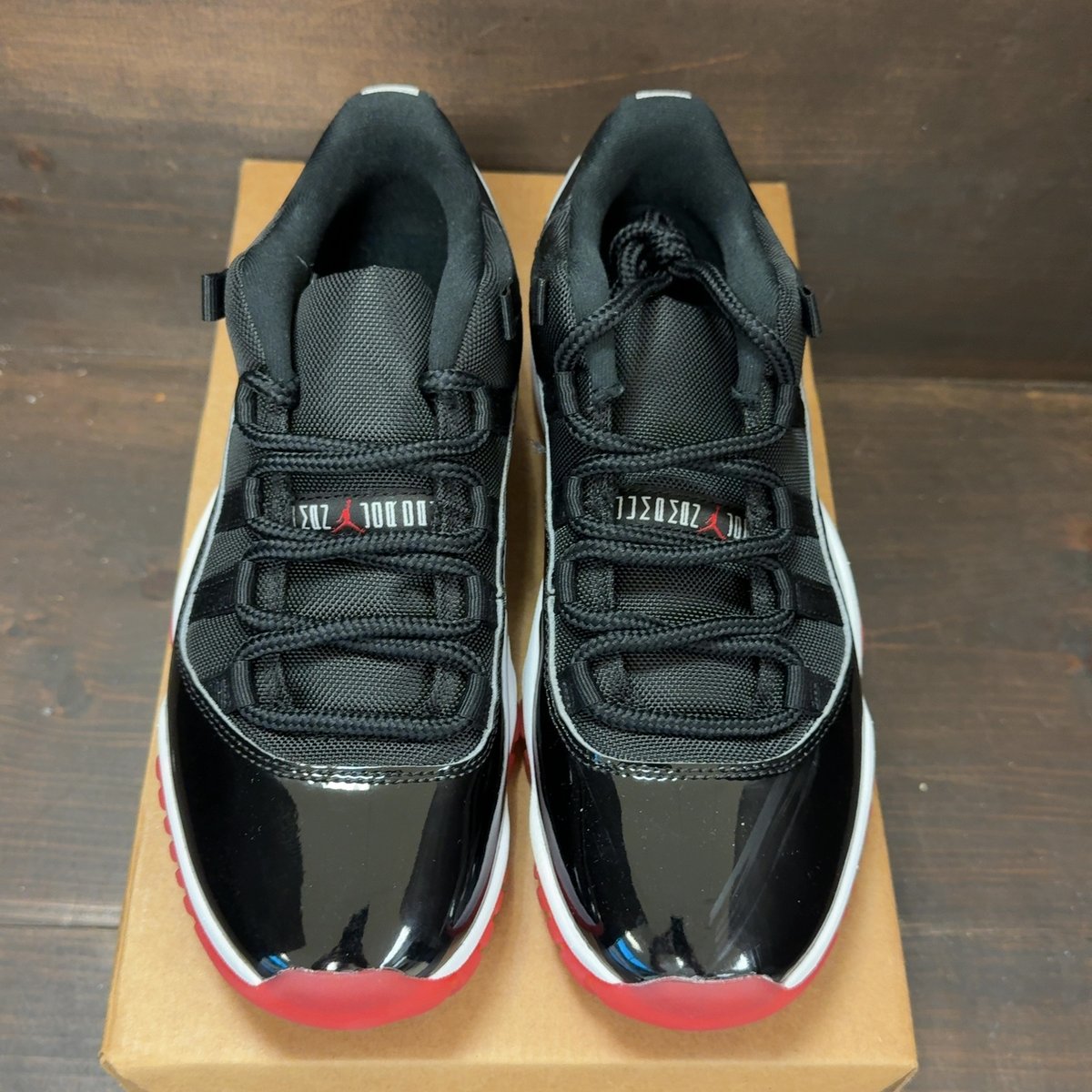 Jordan 11 Retro Low Bred (2025) Size 8.5 (Pre-Owned) - tag