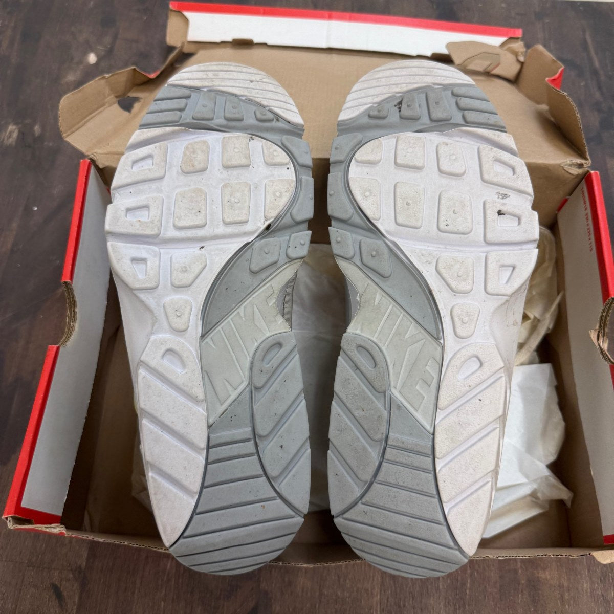 Pure Platinum Red Nike Air Trainer Huarache Size 10 (Pre-Owned) - Image 2