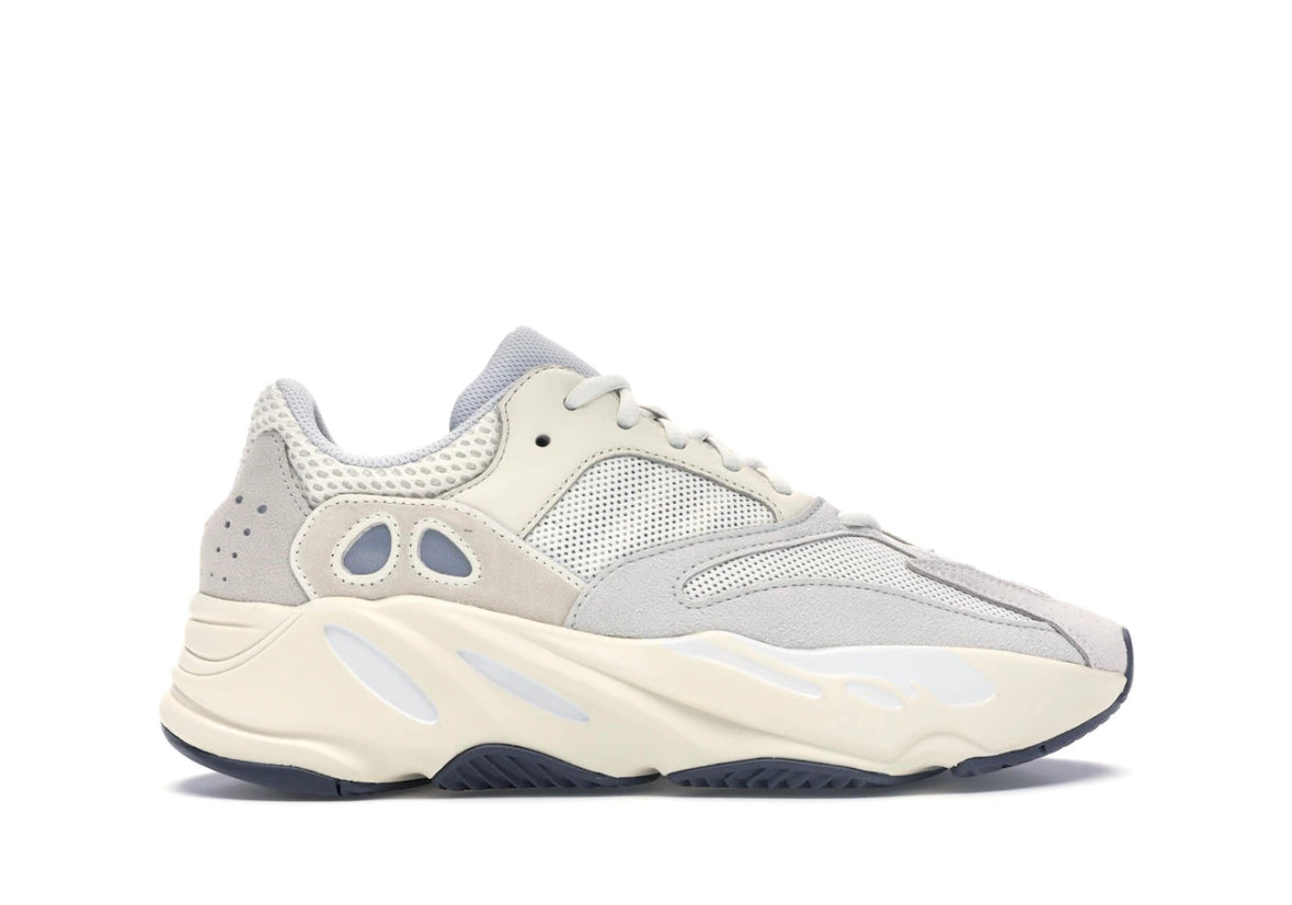 Analog Yeezy Boost 700