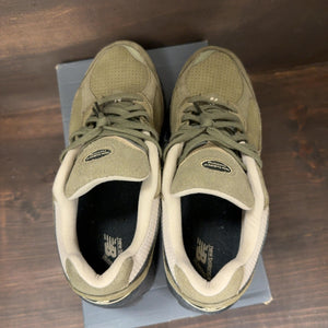 New Balance 2002R Olive Green Black Size 9.5 (Pre-Owned)