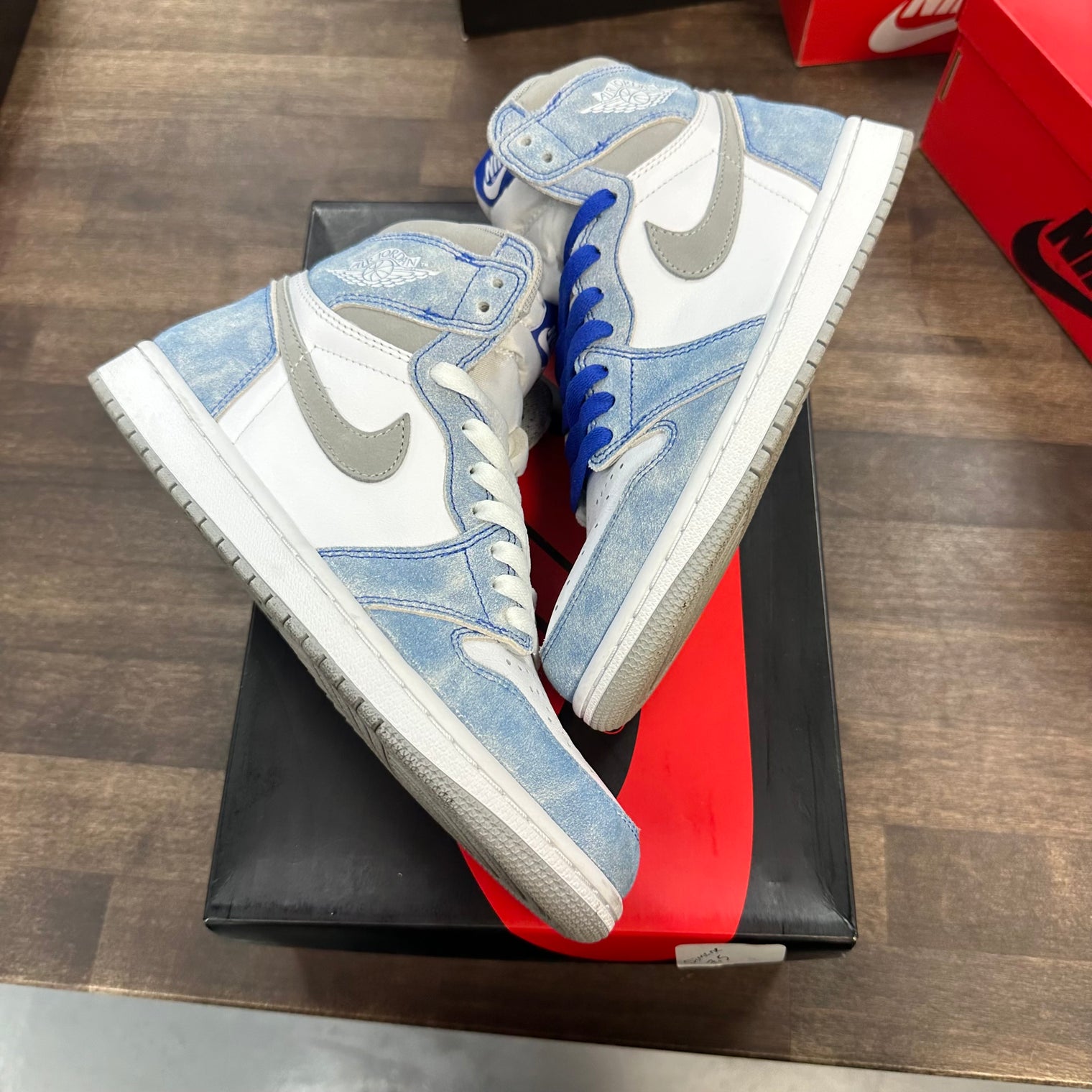 Hyper Royal Jordan 1 High (USED)