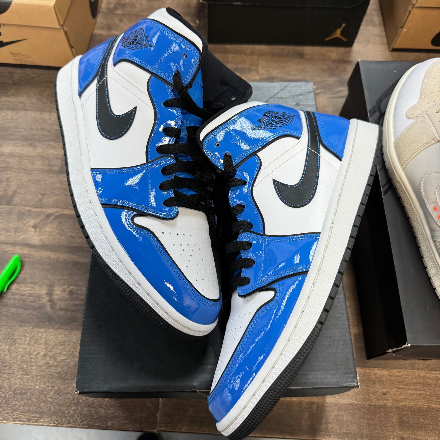 Signal Blue Jordan 1 Mid (USED)
