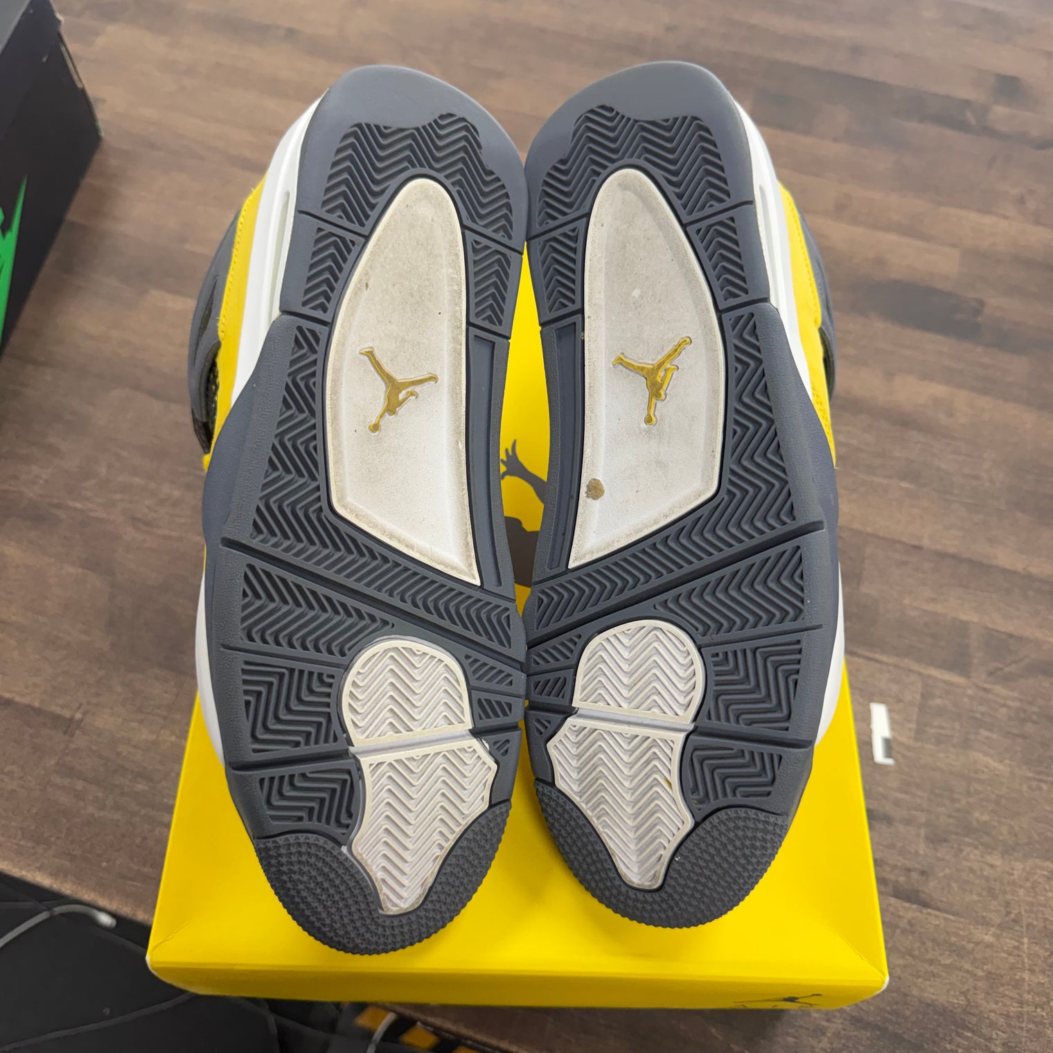 Jordan 4 Retro Lightning (US 10.5) (USED)