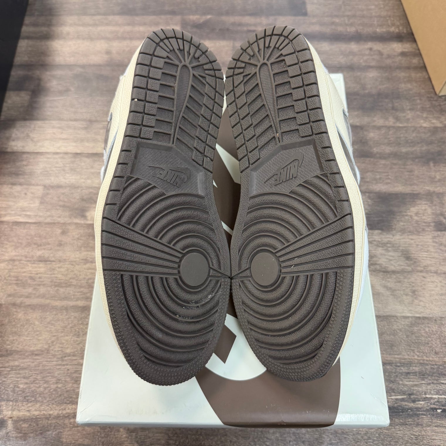 Reverse Mocha Travis Scott Jordan 1 Low (USED)