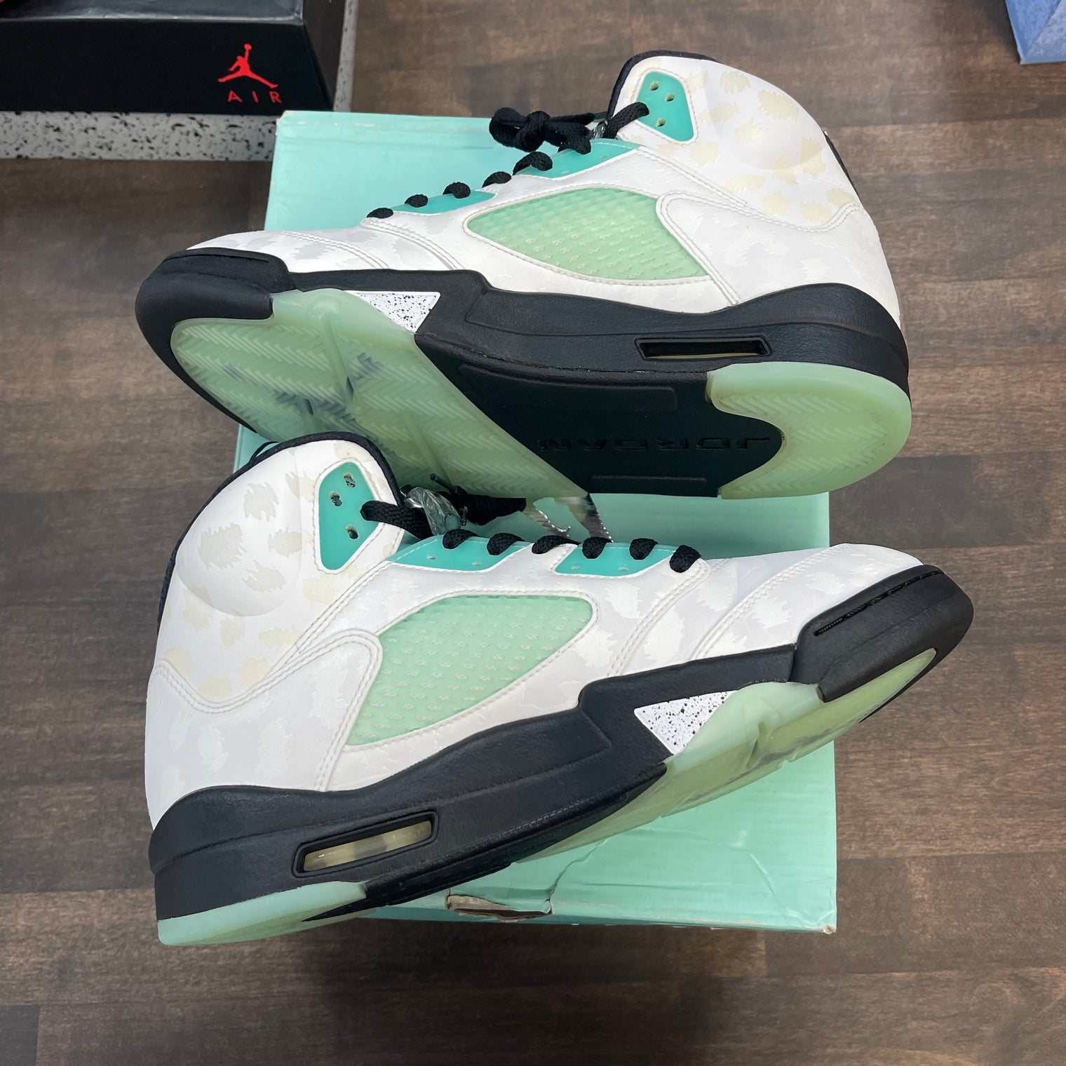 Island Green Jordan 5 (USED)