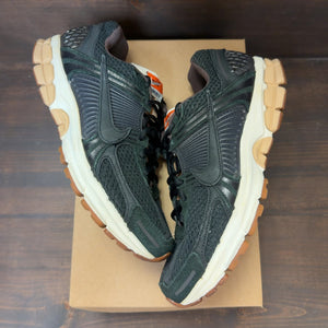 Nike Zoom Vomero 5 Black Sesame (Women's) Size 11.5W (Pre-Owned) - Image 2