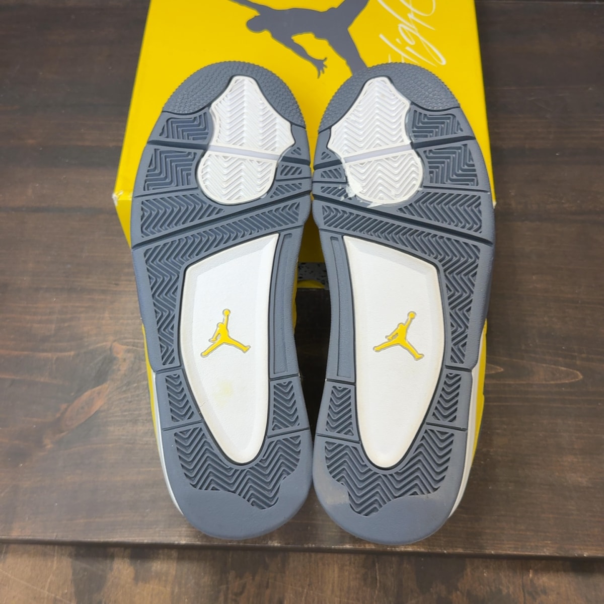Jordan 4 Retro Lightning (2021) - Image 8