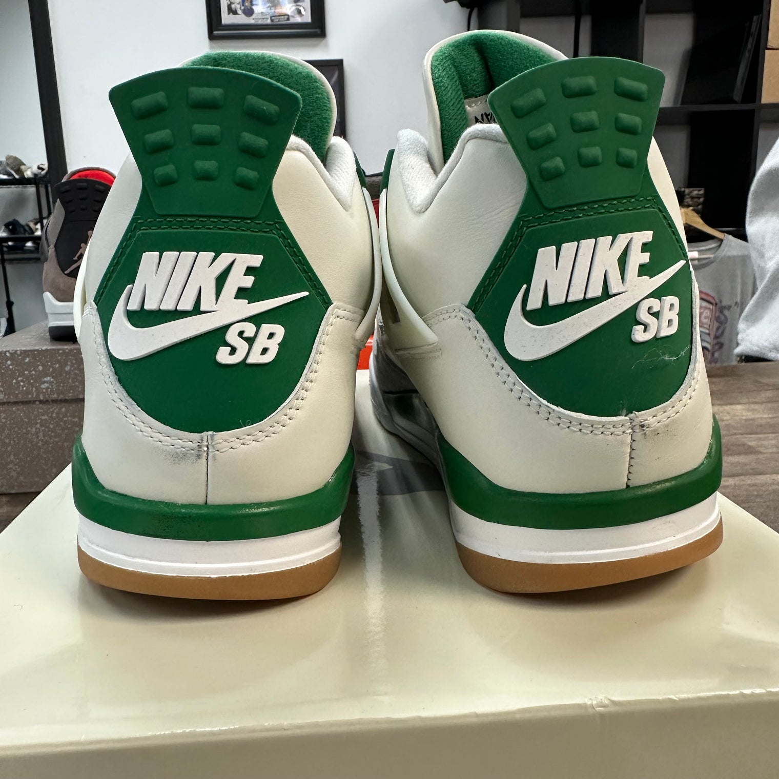 Pine Green SB Jordan 4 Retro (USED)