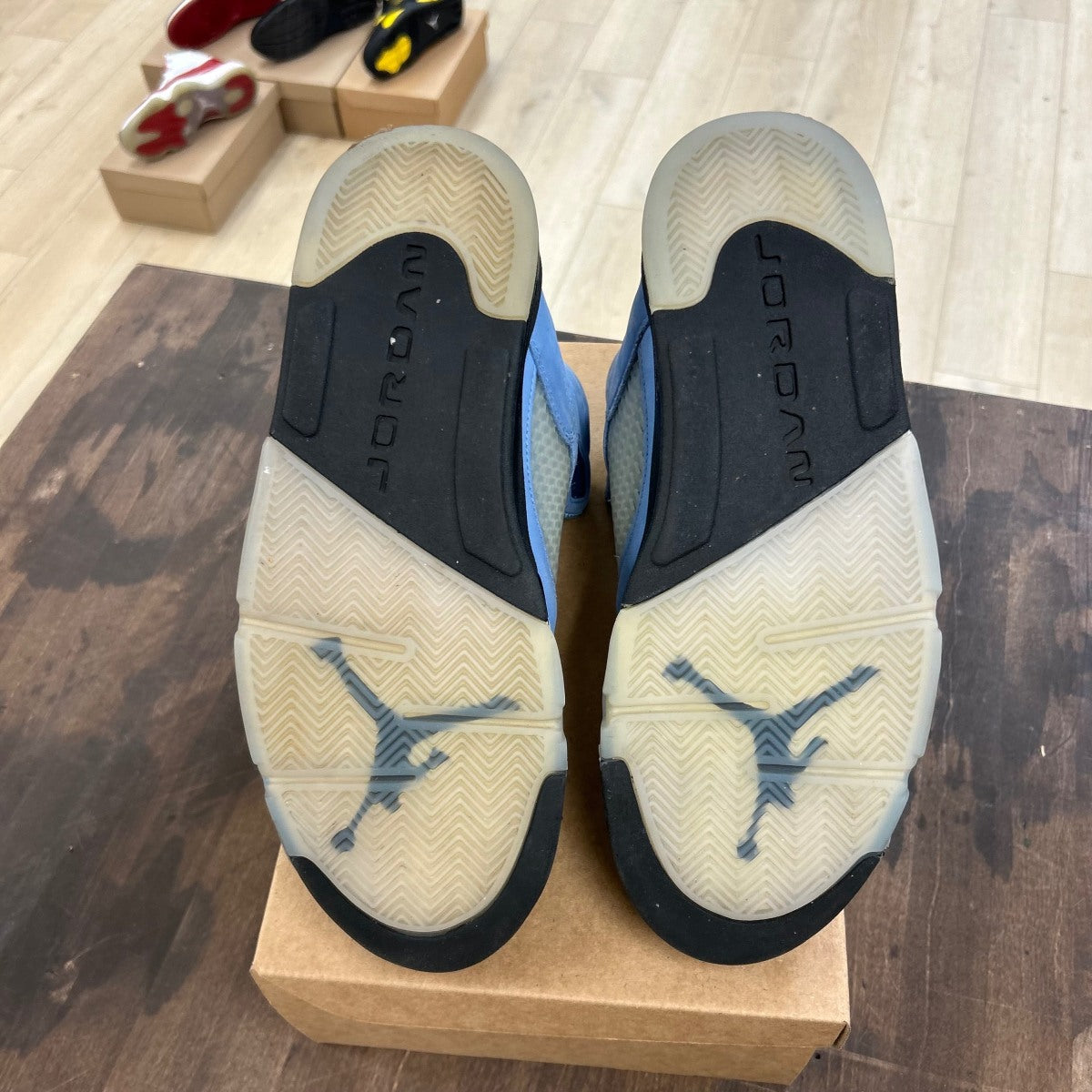 Jordan 5 Retro UNC University Blue Size 12 (Pre-Owned) - Image 5