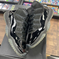 Cap and Gown Jordan 11 (USED)