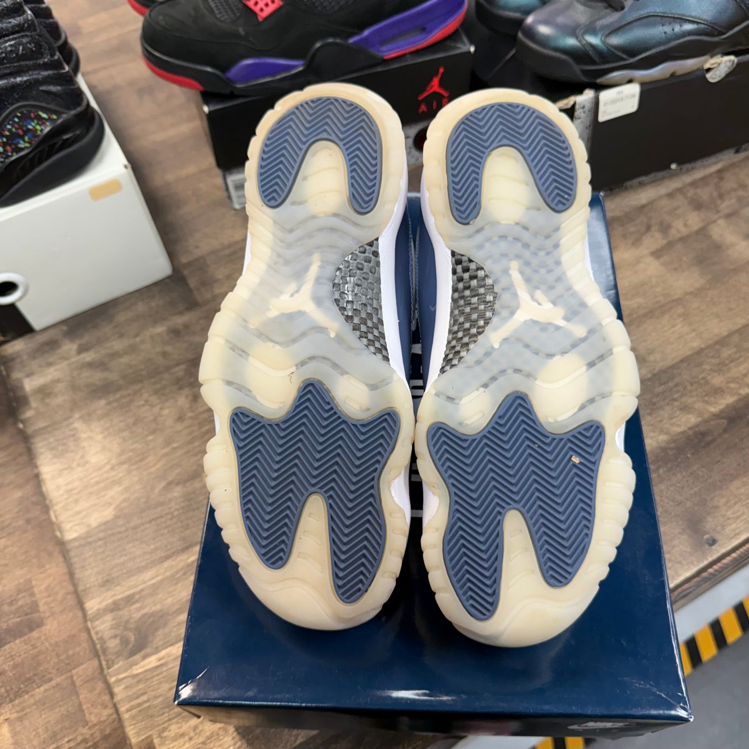 Diffused Blue Jordan 11 Retro Low (USED)