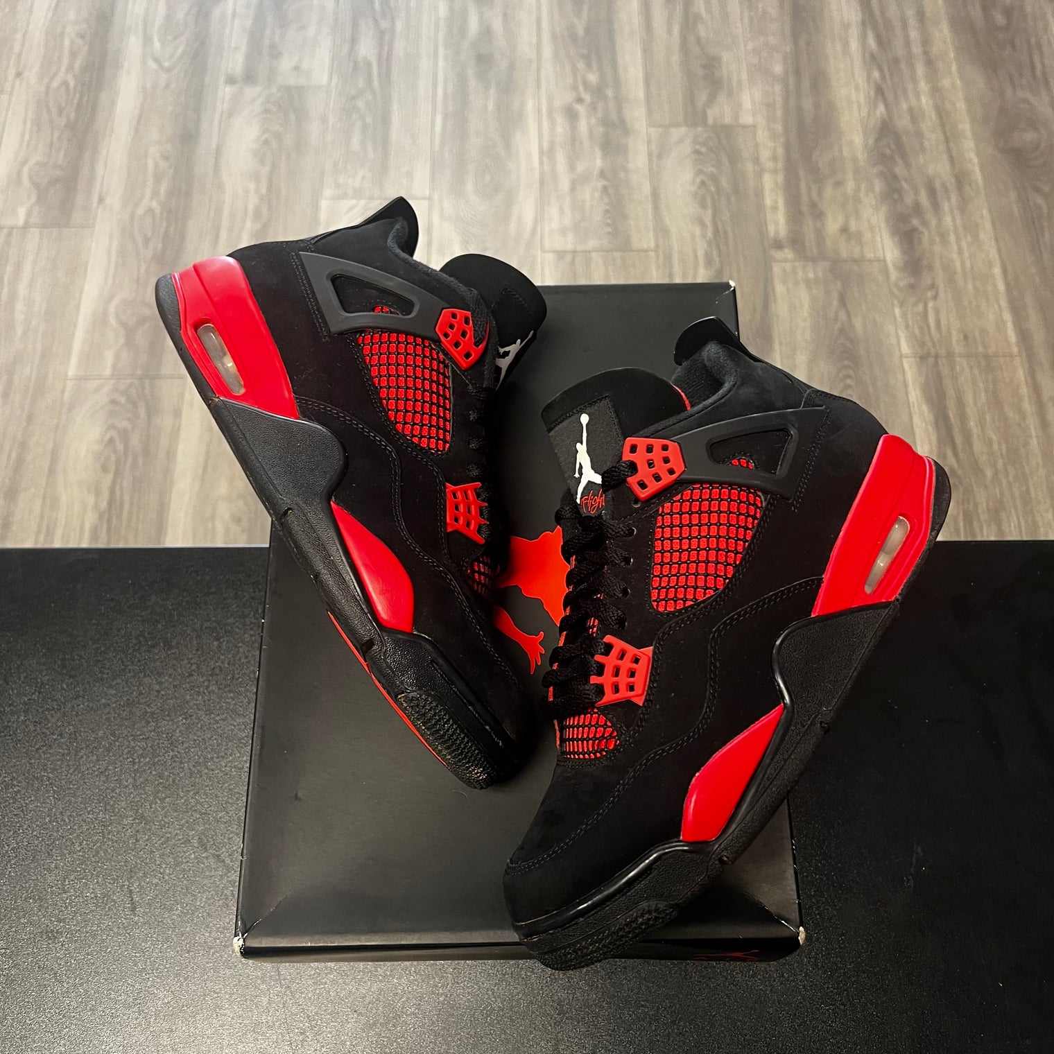 Jordan 4 Retro Red Thunder (USED)